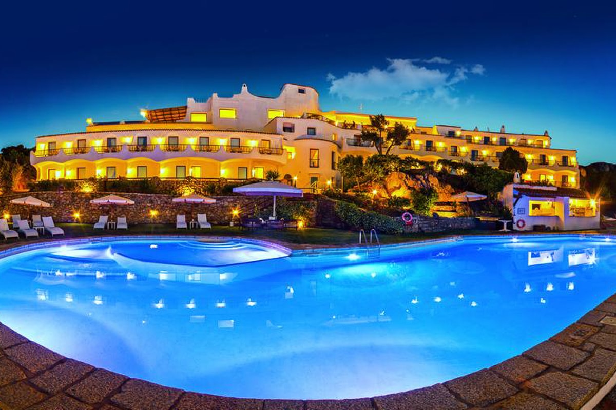 Italien Sardinien Muntagna Hotel beleuchtet