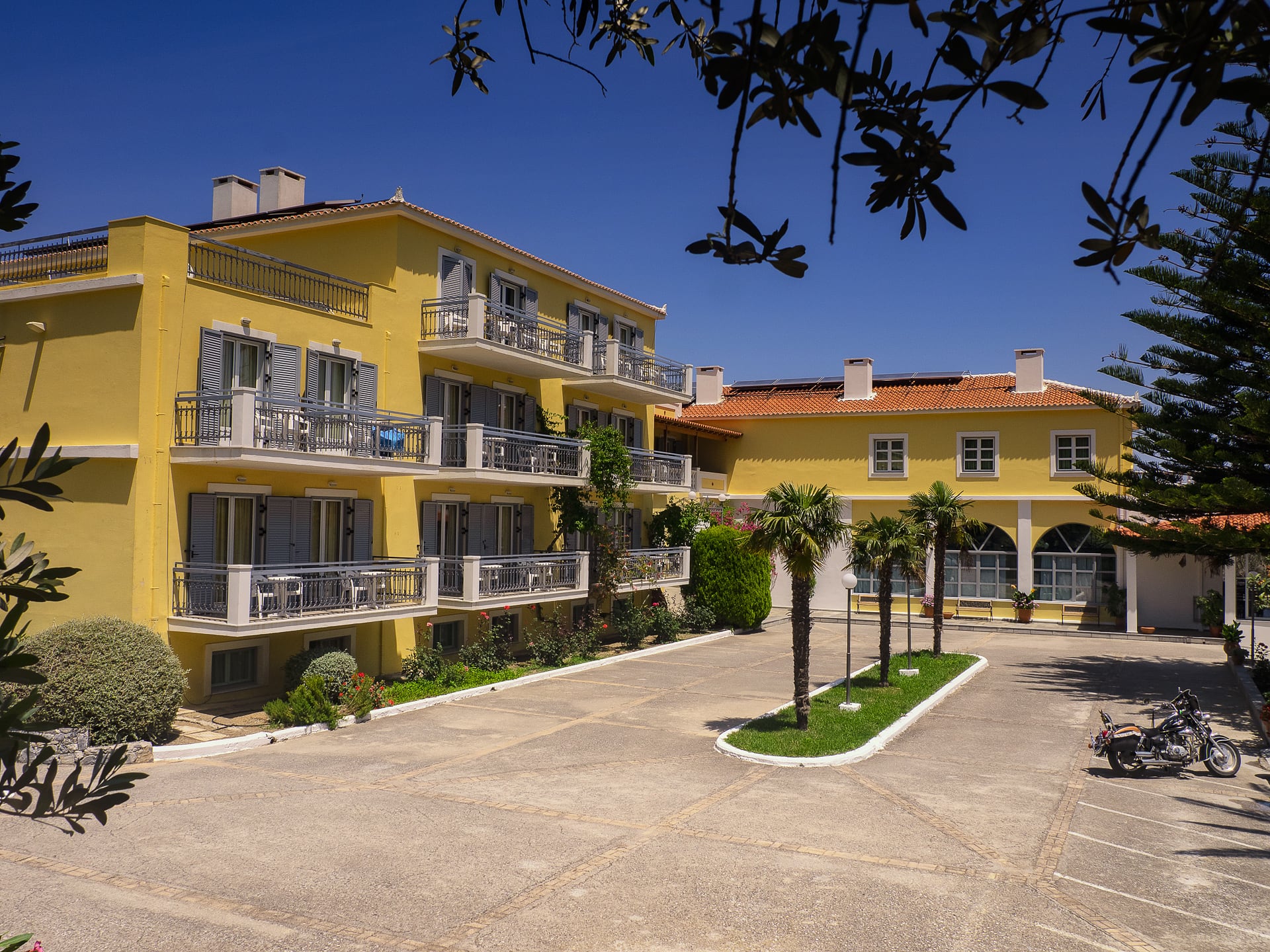 Griechenland Samos Arion Hotel Parkplatz
